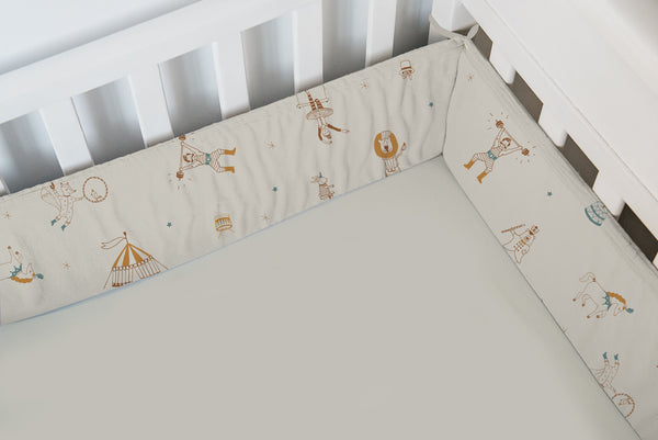 מגן ראש למיטת תינוק בז'-אפרפר בהדפס הקרקס