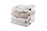 שמיכה עם מילוי לתינוק/פעוט בצבע אפור עם הדפס יער - NDOTO TEXTILE