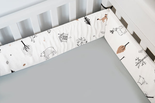 מגן ראש למיטת תינוק לבן בהדפס היער הסודי