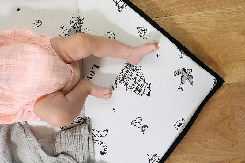 מזרן פעילות מתקפל לתינוק-לבן עם הדפס אולד סקול